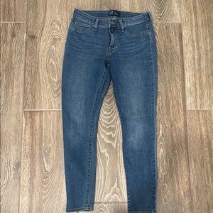 GAP Blue Skinny Jeans Classic Fit- Favorite Jeggings